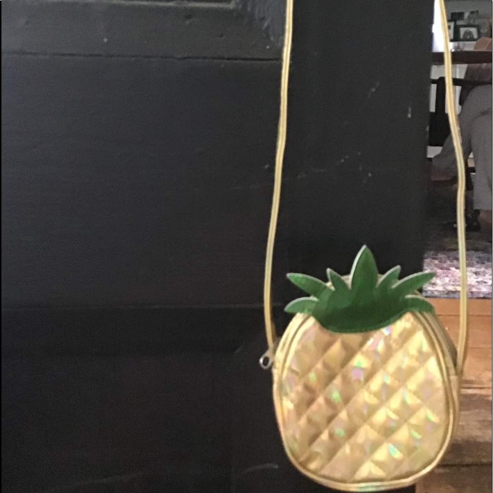 Pineapple purse